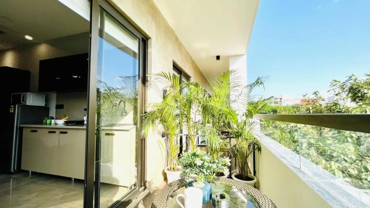 Ξενοδοχείο Bluo Studio4 Dlf Cybercity - Balcony, Gym Tt, Lift Γκουργκάον