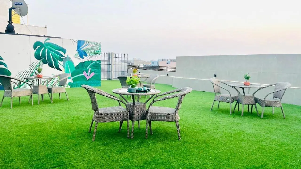 Bluo Studio4 Dlf Cybercity - Balcony, Gym Tt, Lift Γκουργκάον