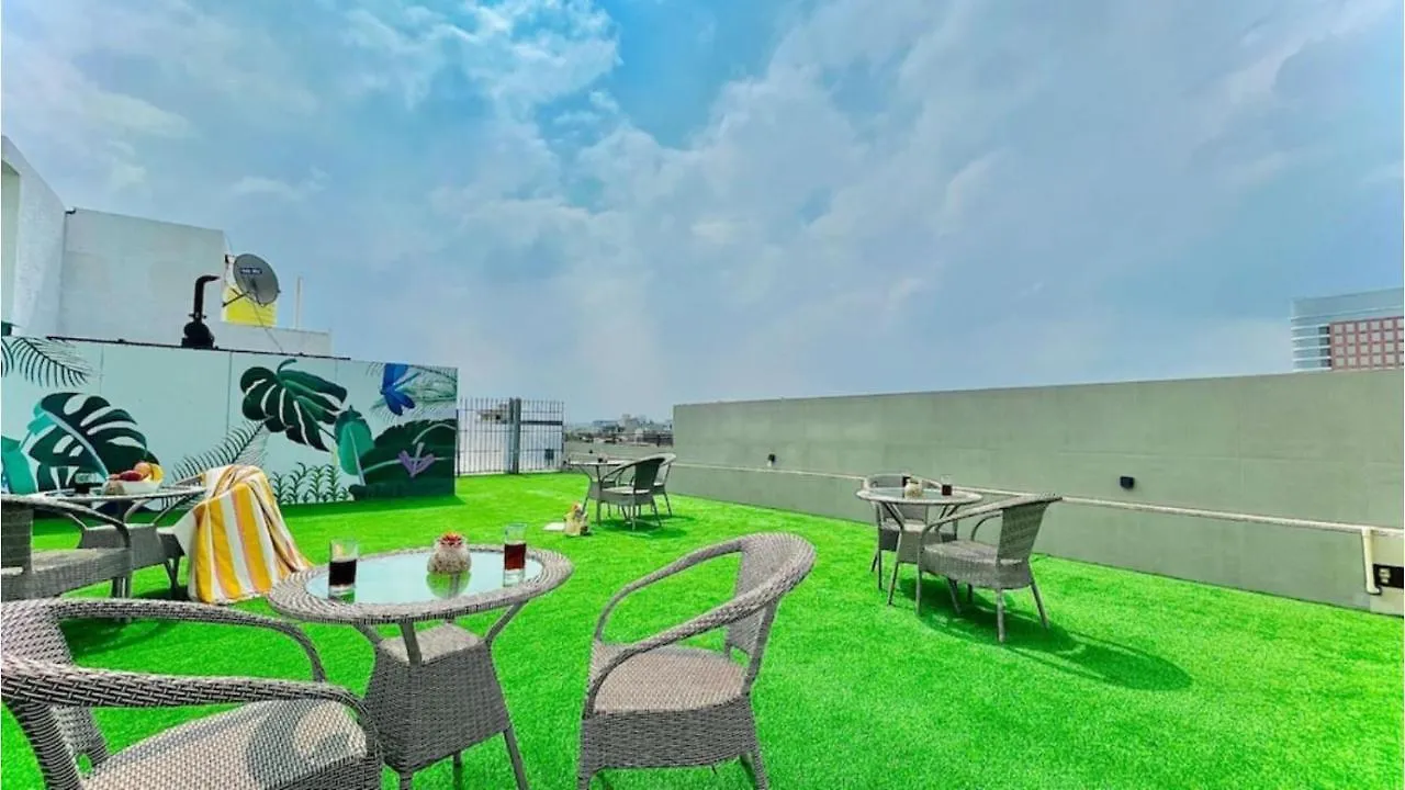 Ξενοδοχείο Bluo Studio4 Dlf Cybercity - Balcony, Gym Tt, Lift Γκουργκάον